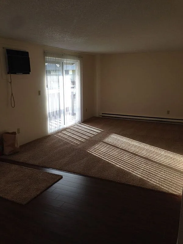 3 bed, 1.5 bath, 1000 sqft, $1,550 — Photo 3