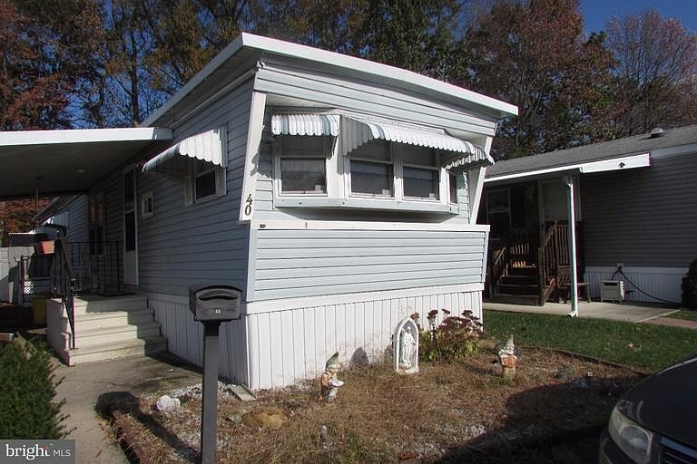 2nd image of 40 Oak St