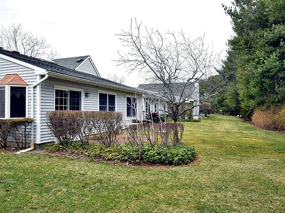 3rd image of 11 Standish Dr
