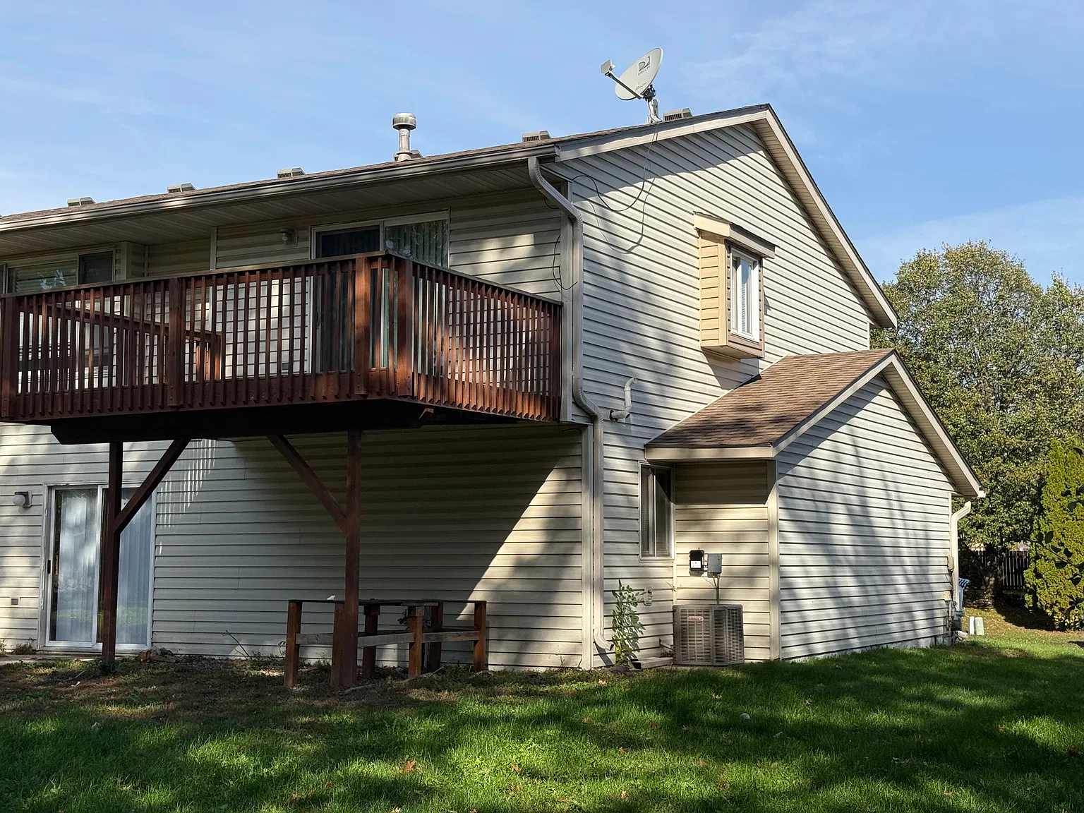 3 bed, 1834 sqft, $2,300 — Photo 3