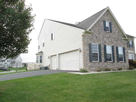 3rd image of 501 Coriander Ct
