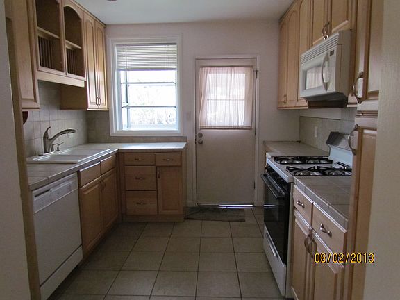 4th image of 5906 Yarmouth Ave