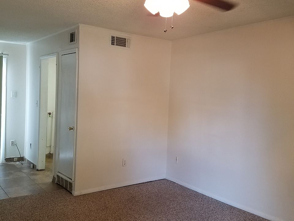 2nd image of 309 SE Queenstown Ave