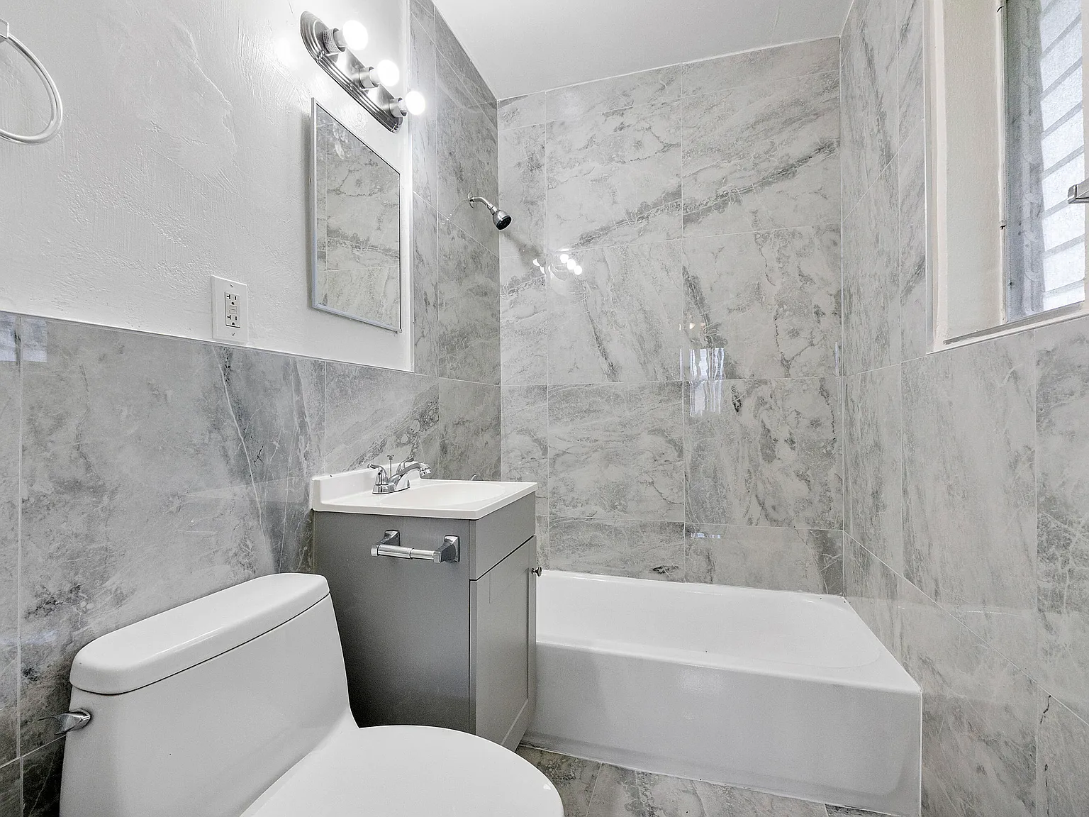 2 bed, 2.0 bath, 900 sqft, $2,100 — Photo 3
