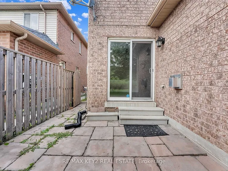 633 Caboto Trl — Photo 35