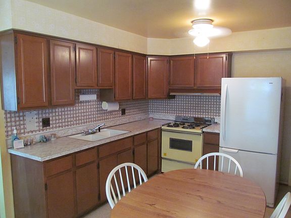 3rd image of 27047 Huntington Dr