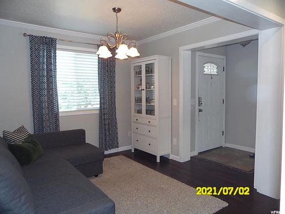 5th image of 209 E Calais Ln