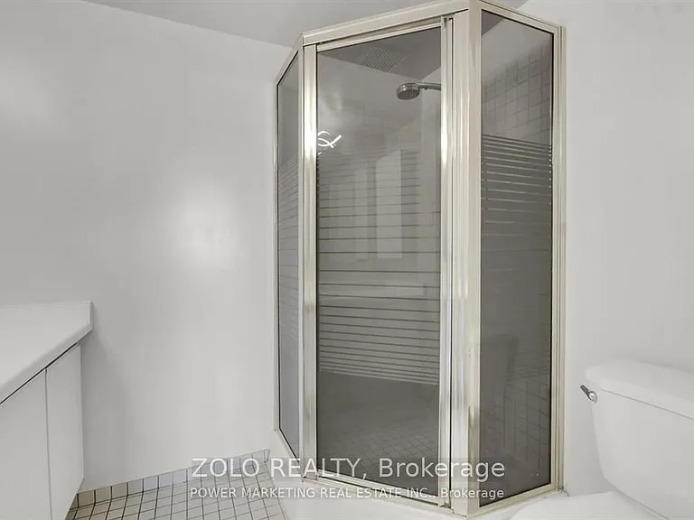 2759 Carousel Cres #1206 — Photo 22