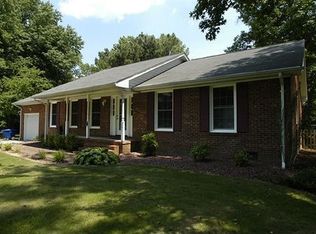 201 Country Club Dr, Jacksonville, NC 28546