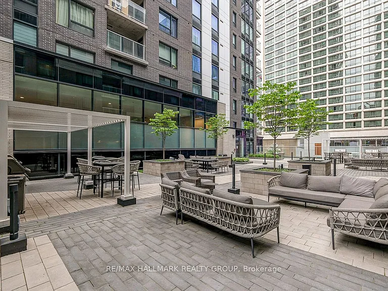 340 Queen St #1302 — Photo 48