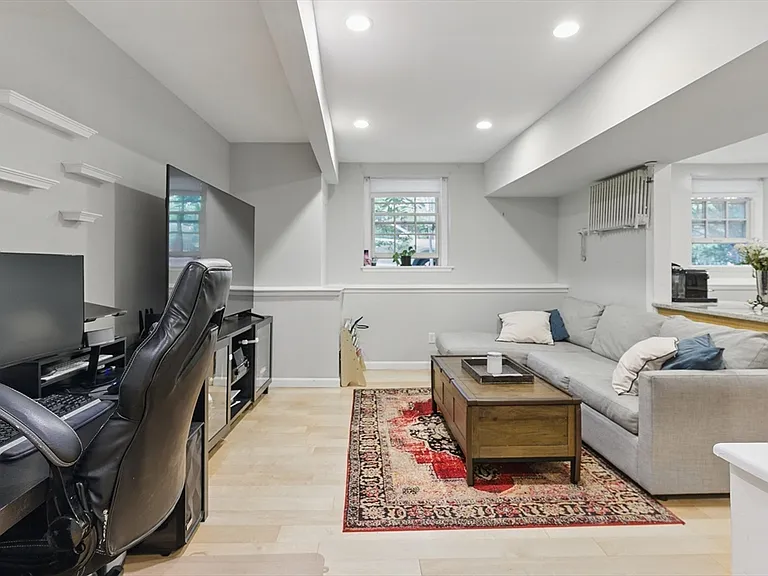 240 Brattle St #1 — Photo 9
