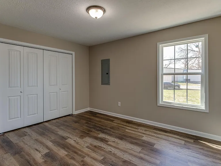 313 N Diagonal St — Photo 24
