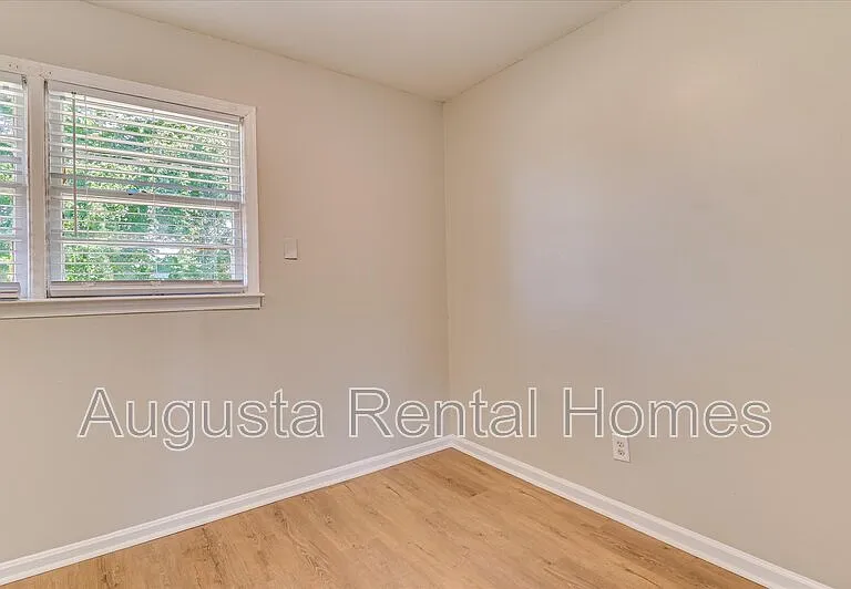 329 E View Dr — Photo 9