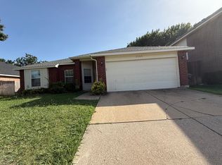 2204 Belton Dr, Arlington, TX 76018