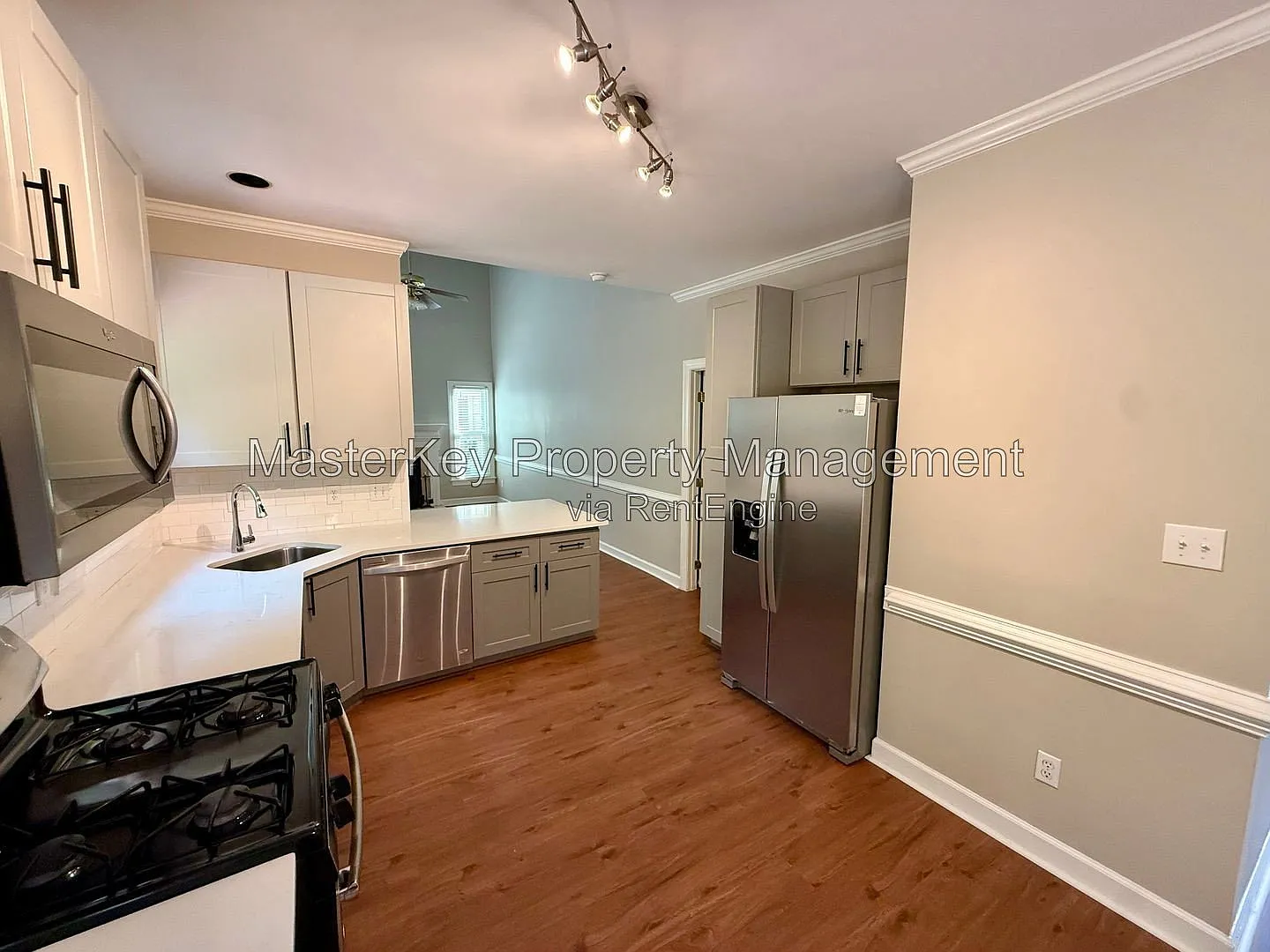 5 bed, 3.0 bath, 2704 sqft, $2,895 — Photo 3