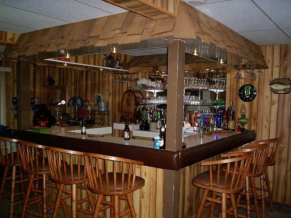 Bar seats 10