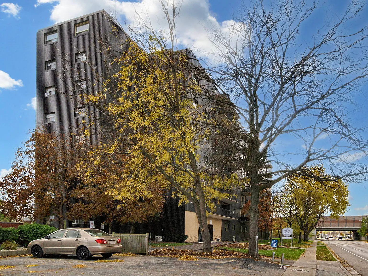 Regal Tower Apartments - Sarnia — Photo 4
