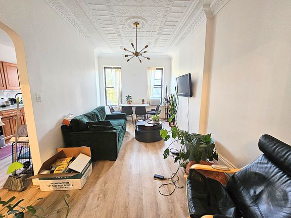 5th image of 447 Henry St APT 3