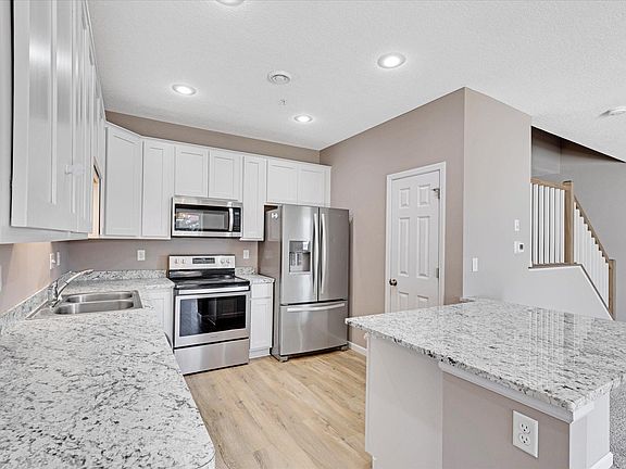 3rd image of 368 Stonewood Pl