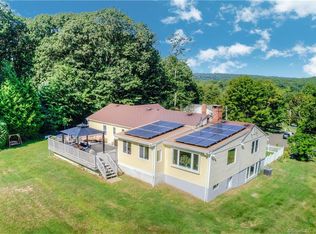 10 Vesper Hl, Trumbull, CT 06611