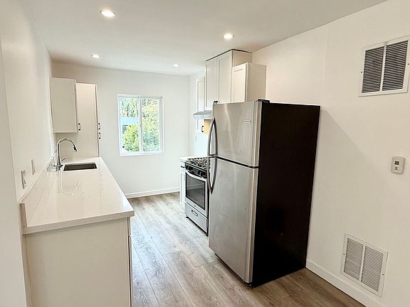 5th image of 1000 Havenhurst Dr #8115