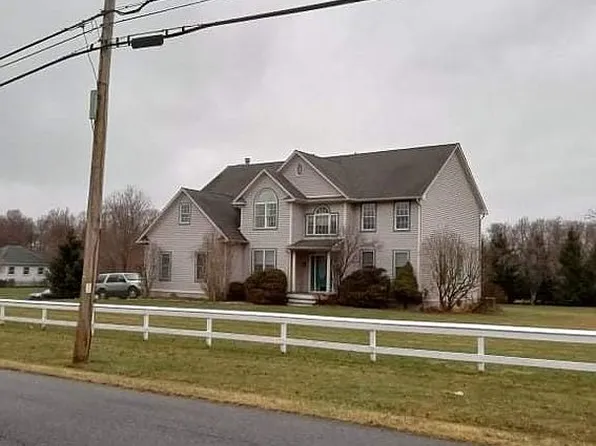 2 Justamere Ln, Hopewell Junction, NY 12533