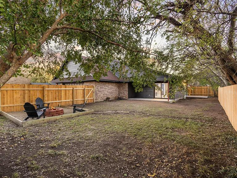 2214 Rex Cruse Dr — Photo 35