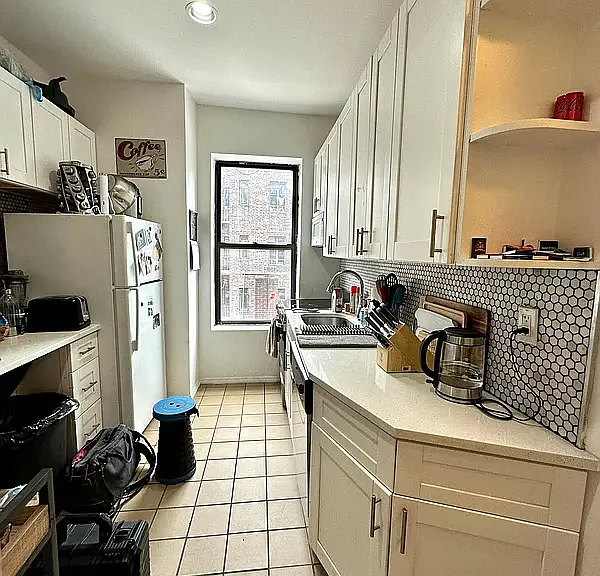 262 W 24th St #5C — Photo 3