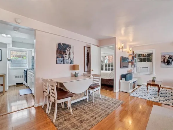 25 Fieldstone Drive #211, Hartsdale, NY 10530