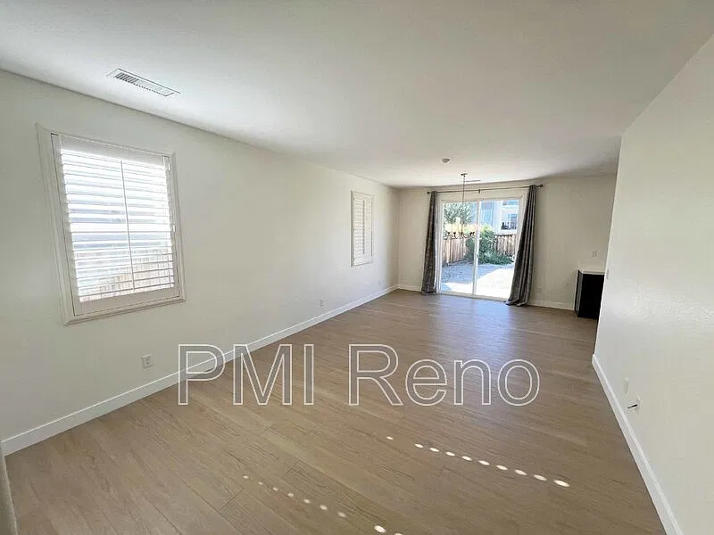 3 bed, 2.0 bath, 1319 sqft, $2,856 — Photo 3