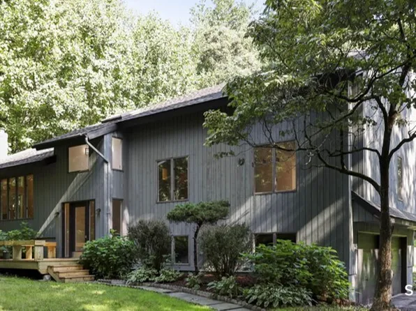 30 North Canton Road, Simsbury, CT 06092