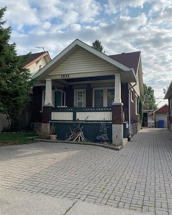 1532 Dufferin Pl