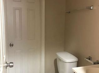28031 Red Leaf Ln, Southfield, MI 48076