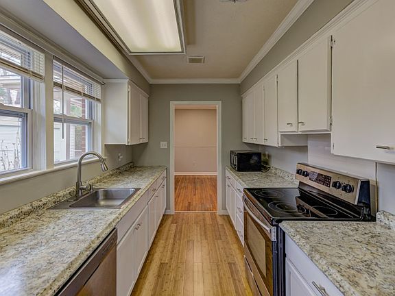 5th image of 37 Bellaire Dr