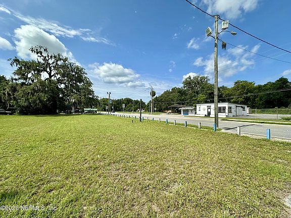 4th image of 000 S SUMMIT Street