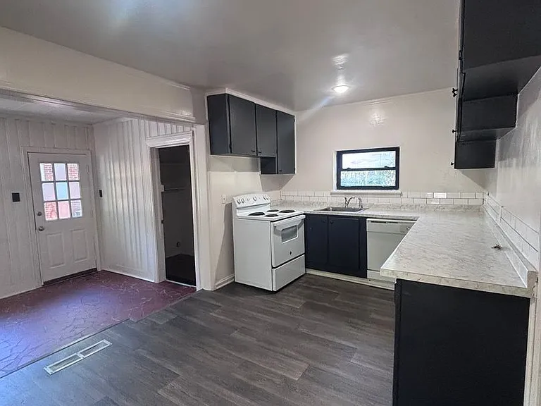 701 Vanderbrook Rd — Photo 9
