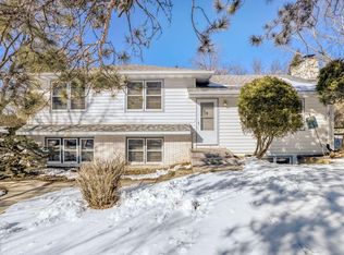 1800 Skyline Dr S, Burnsville, MN 55337