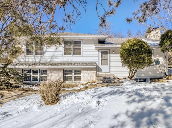 1800 Skyline Dr S, Burnsville, MN 55337