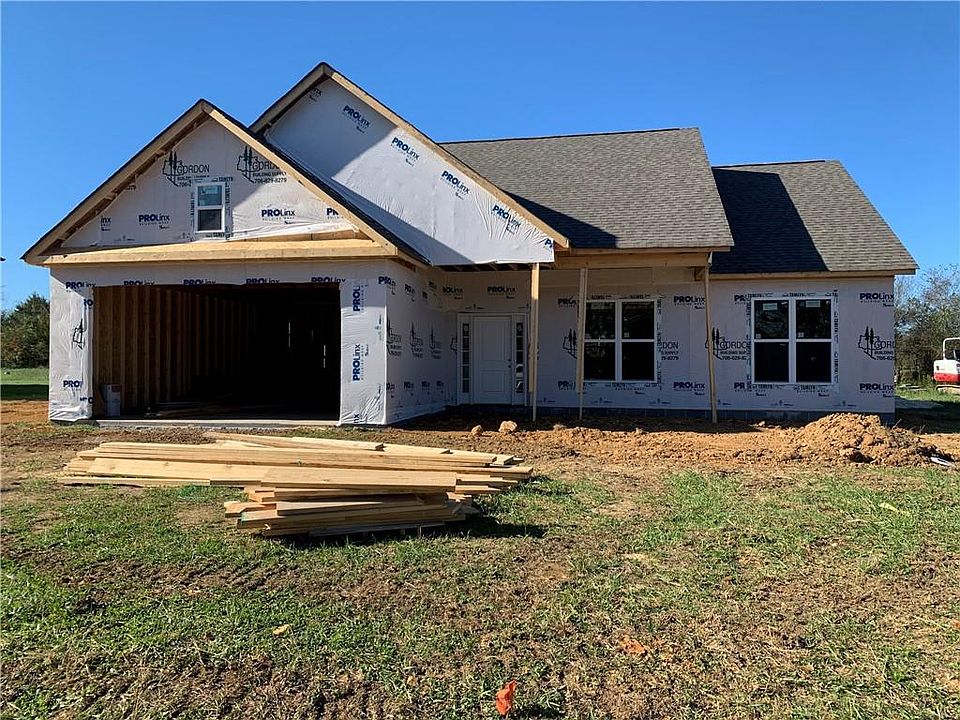 2nd image of 330 Larkspur Dr SW