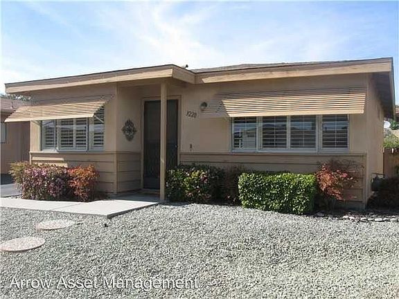 2nd image of 3220 Coral Dr