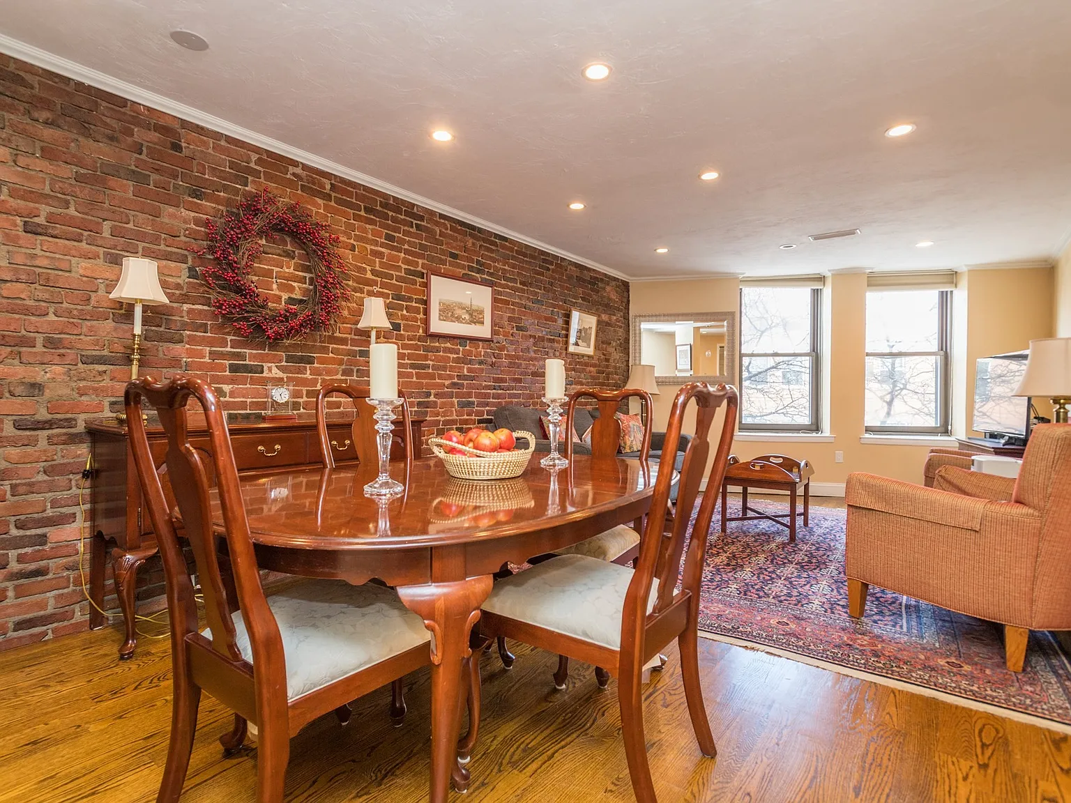 2 bed, 970 sqft, $3,900 — Photo 1