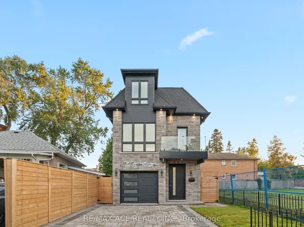 10 A Benson Ave, Mississauga, ON L5H 2P2