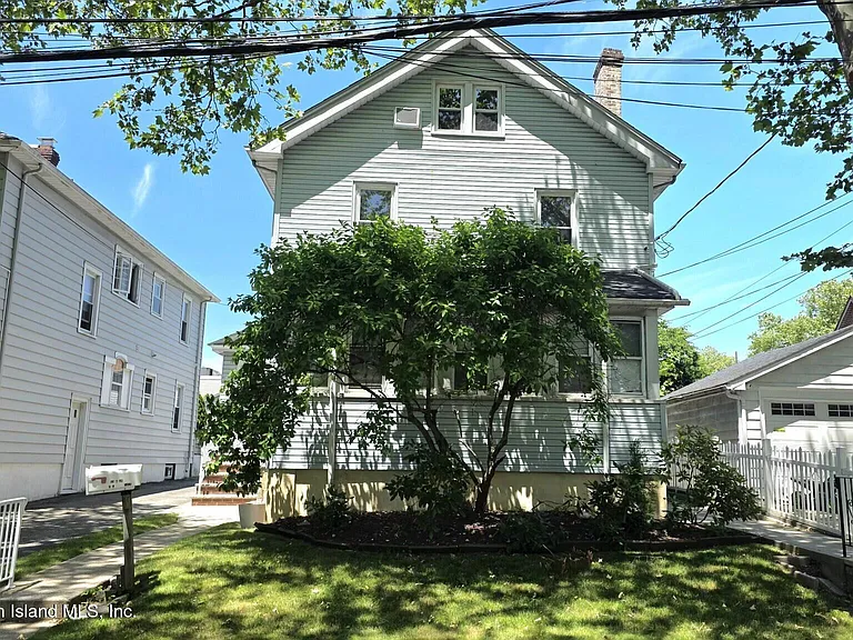 16 Allison Pl — Photo 1