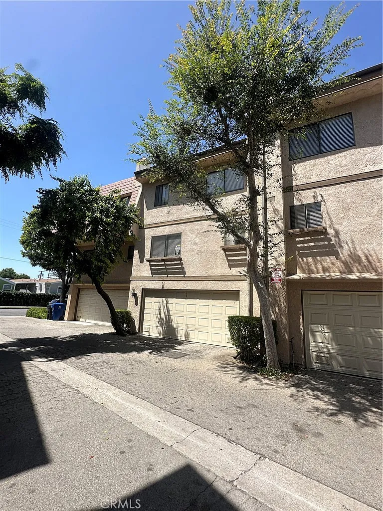 Building Photo - 9000 Vanalden Ave #156