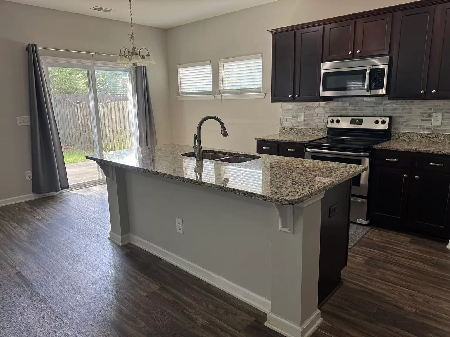 218 Harvest Glen Ln — Photo 3