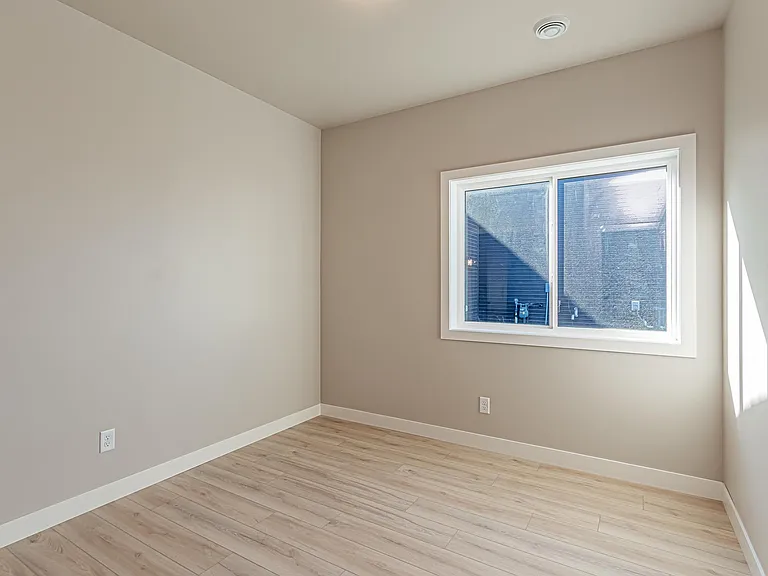 5846 James Dr W — Photo 10