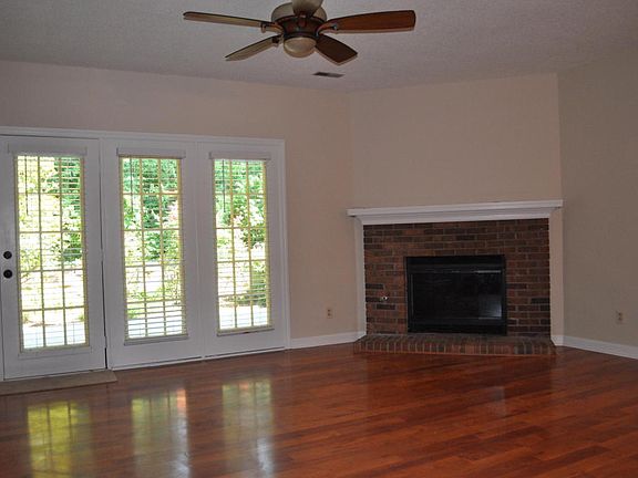 5th image of 121 Durwood Rd Unit J