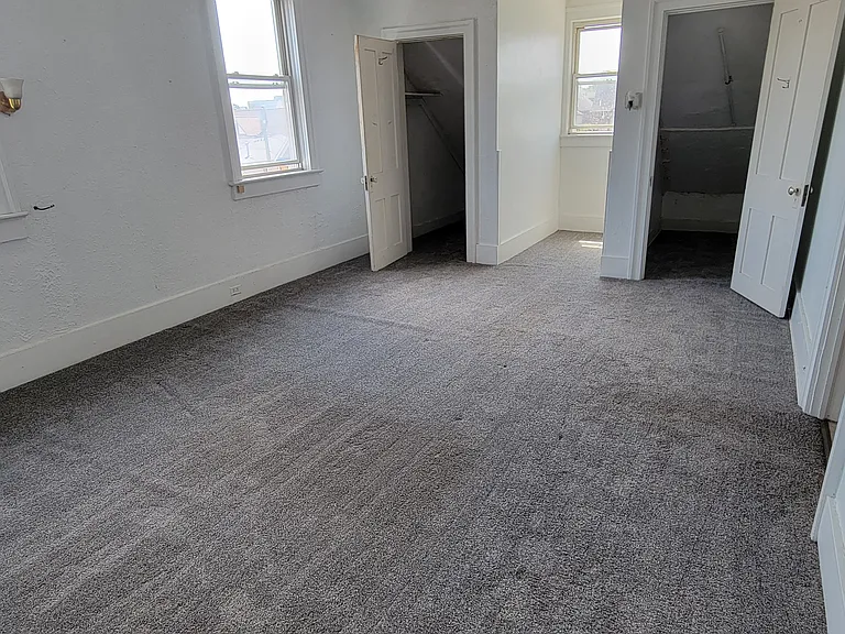 324 W 9th St — Photo 8