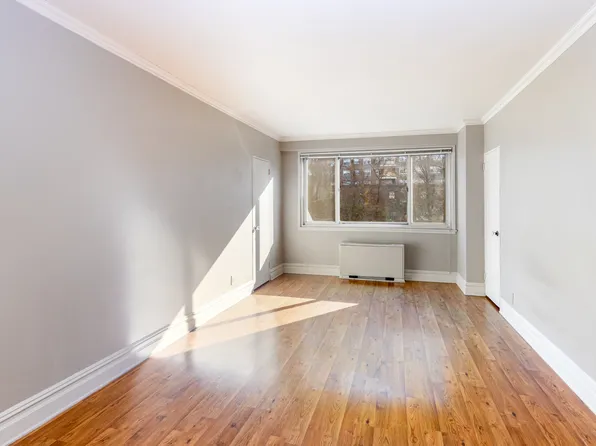 2621 Palisade Avenue image 13 of 22