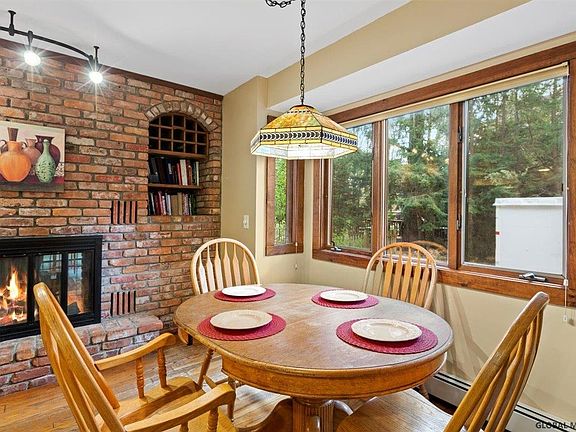 5th image of 81 Bentwood Ct